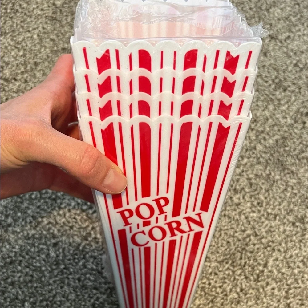 BNWT retro red/white plastic popcorn containers -perfect for parties/movie night